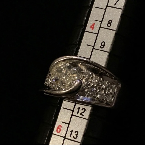 14k Gold Diamond Ring - Picture 2 of 10